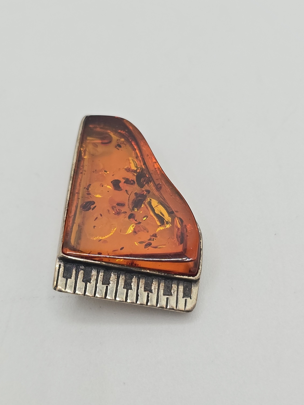 Vintage Amber Color Piano Brooch Silver Tone Figural Music Pin 1-3/16"